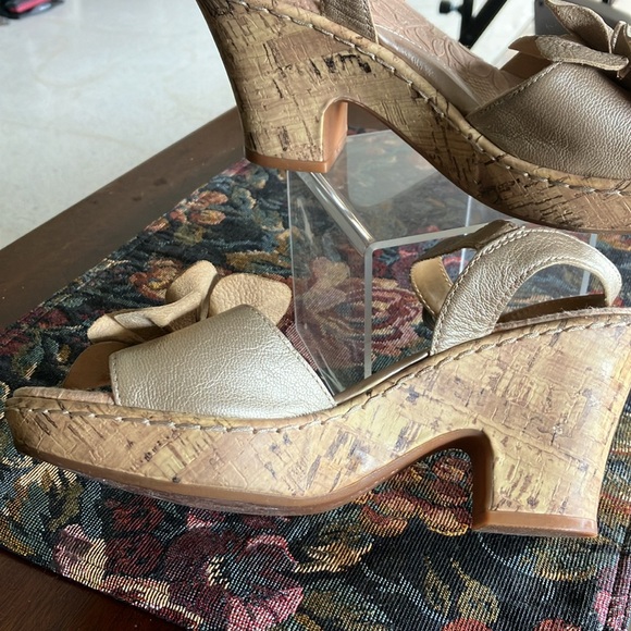 BORN champagne, leather sling back sandals - Picture 6 of 10